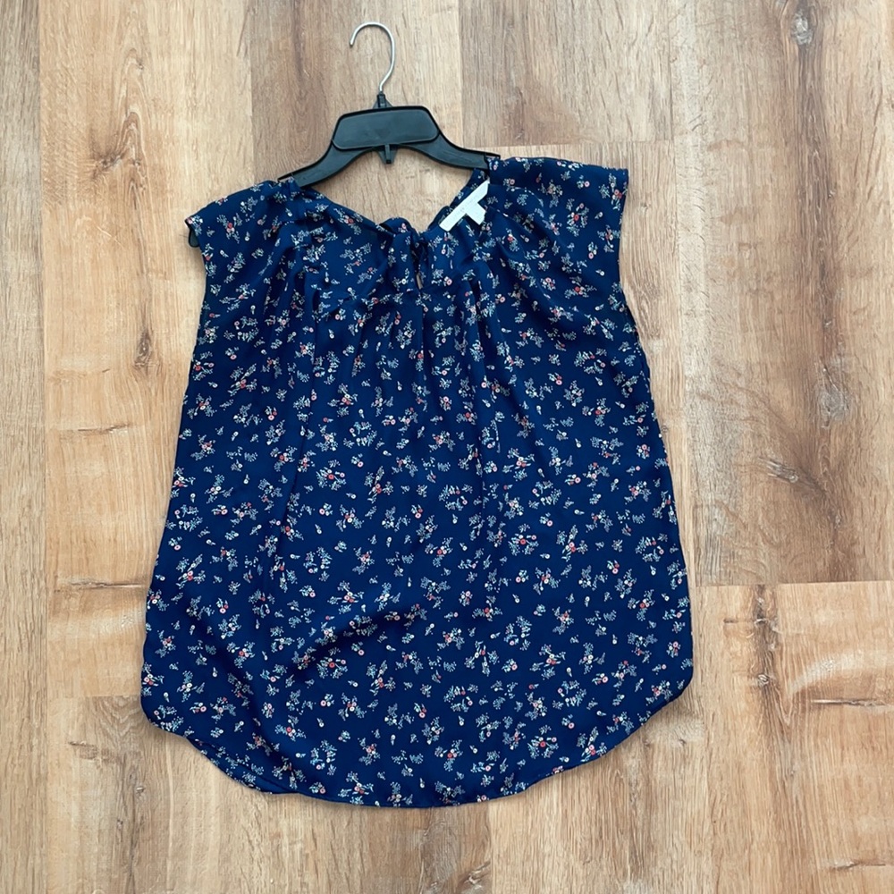 Sweet floral Lauren Conrad blouse